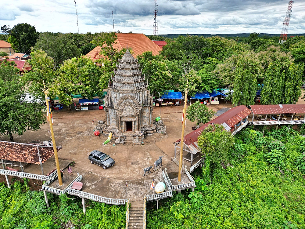 Hanchey pagoda in Kampong Cham