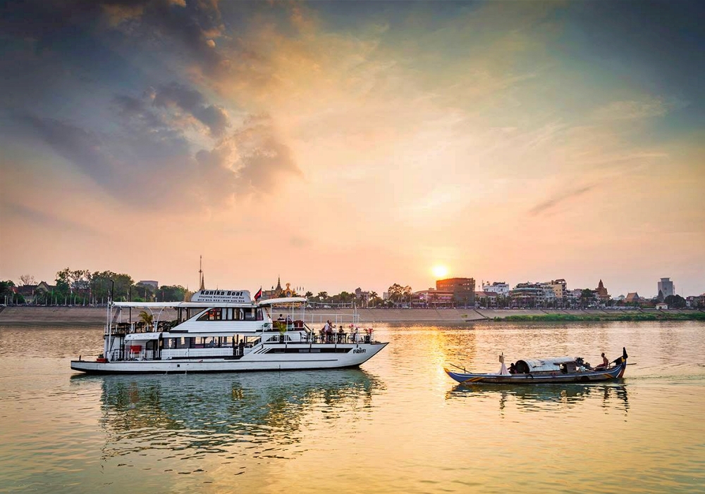 Kanika boot zonsondergang Phnom Penh