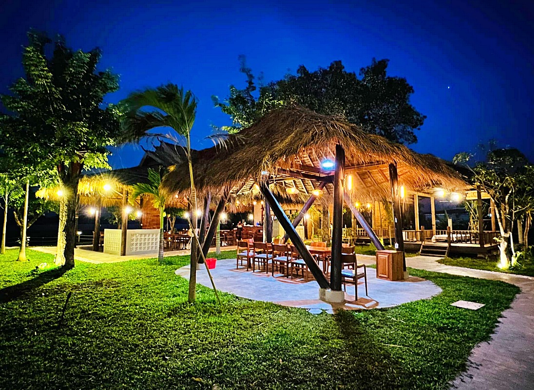 Lumhae Barringtonia restaurant Takeo